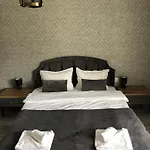 Luxury Studenets